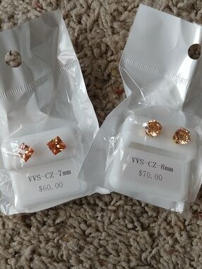 VVS CZ Stud Earrings -2 Champagne/Light Brown Stones